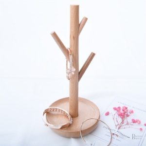 Arbre à bijoux en bois élégant pour organiser vos accessoires