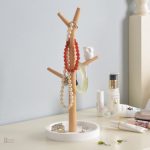 Arbre à bijoux en bois élégant pour organiser vos accessoires