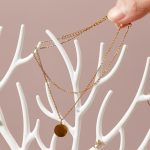 Organisateur de bijoux avec tiroir intégré