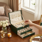 Rangement à bijoux en cuir doux avec velours intérieur