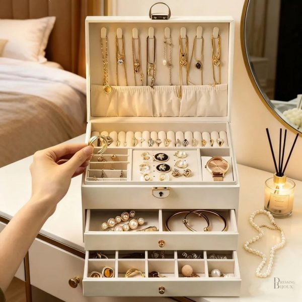 Boîte à bijoux en cuir avec compartiments intérieurs