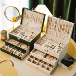 Accessoire de rangement à bijoux en cuir souple et stylé