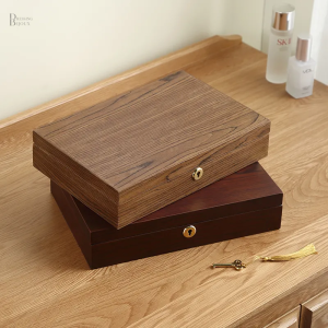 Boîte à bijoux traditionnelle avec compartiments pratiques