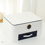 Boîte à bijoux design avec système de fermeture sécurisé