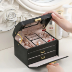 Rangement pour bijoux en bois avec compartiments