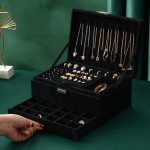 Accessoire de rangement en velours pour bijoux