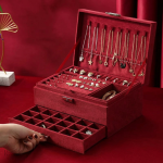 Stylish boîte à bijoux en velours luxueux
