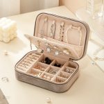 Boîte à bijoux en velours pour un rangement soigné