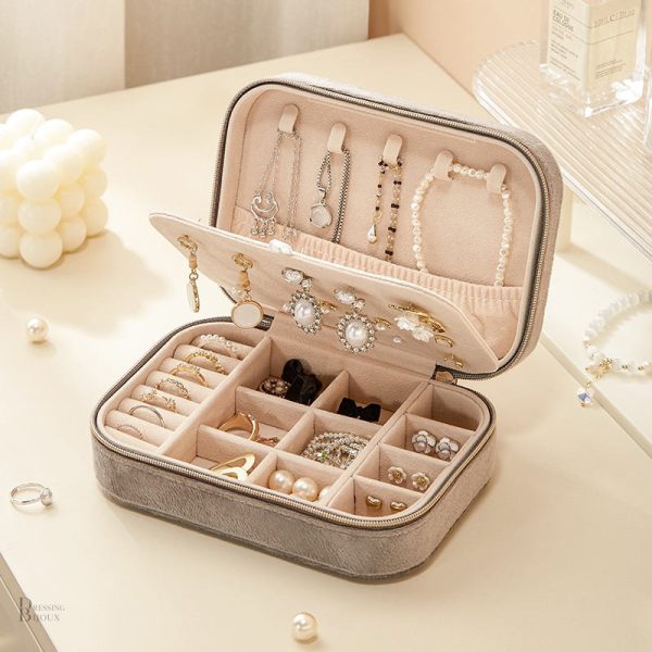 Boîte à bijoux en velours pour un rangement soigné