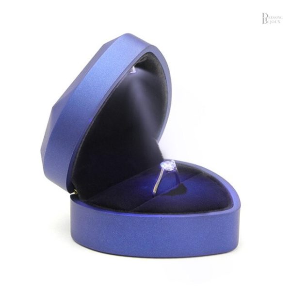 Écrin stylé pour bague, design en forme de cœur