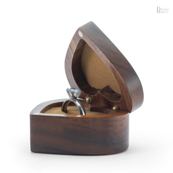 Écrin de mariage en bois pour une bague