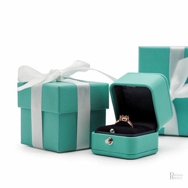 Coffret à bague mariage au design classique