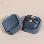 Écrin à bague avec un design soigné et actuel