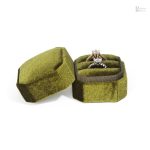 Écrin à bague avec design épuré et moderne