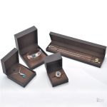 Boîte de présentation pour bague, style traditionnel