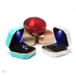 Boîte à bijoux avec LED pour mise en valeur
