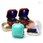 Écrin à bague moderne avec lumière LED