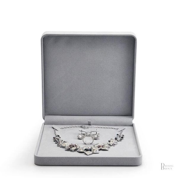 Coffret à bague en velours avec finition soignée
