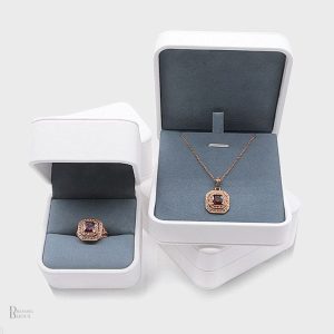 Écrin à Bague en finition blanche raffinée
