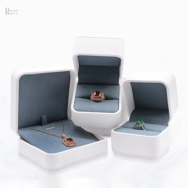 Écrin élégant pour offrir une bague spéciale