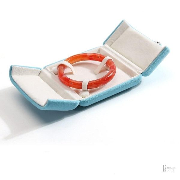 Boîte à bague en velours bleu