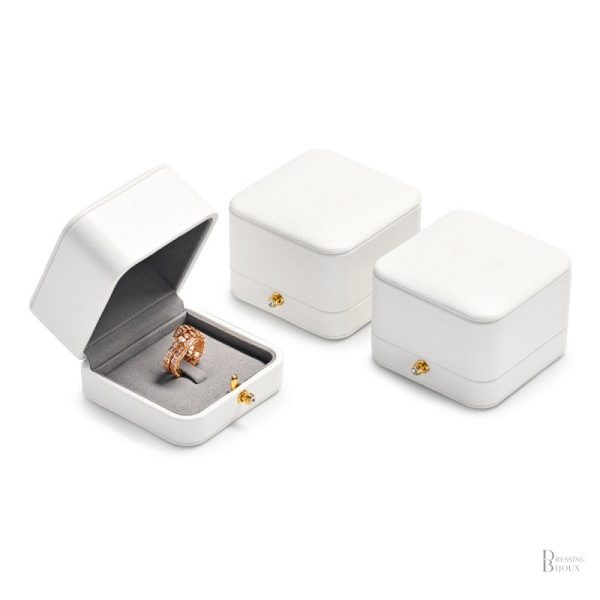 Boîte cadeau pour bijou précieux