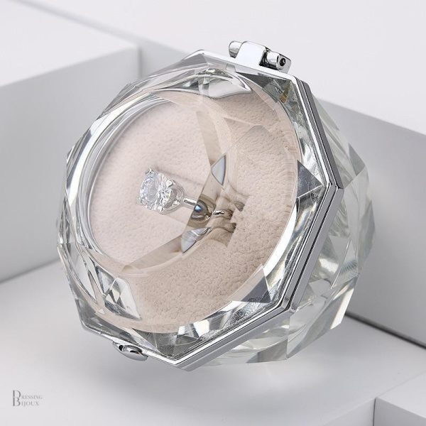 Écrin exquis pour une bague précieuse en diamant