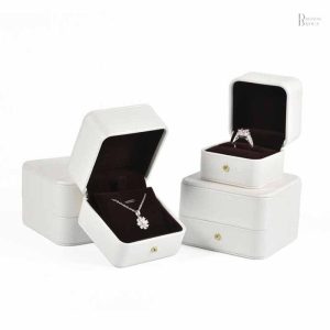 Écrin de luxe pour bague, design élégant et raffiné