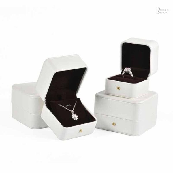 Écrin de luxe pour bague, design élégant et raffiné