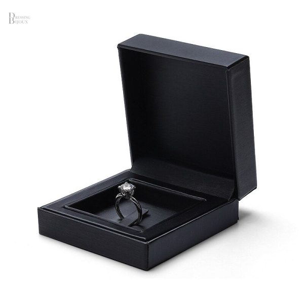 Écrin à Bague Noir, design chic et sobre