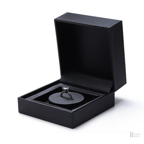 Écrin de luxe noir pour ranger vos bagues