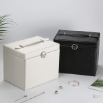 Espace de stockage généreux pour bijoux variés