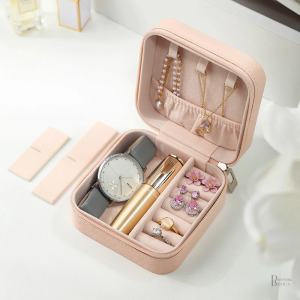 Coffret à bijoux design, idéal pour organiser vos colliers et boucles d'oreilles