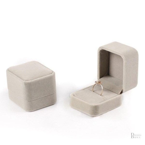 Écrin à bague pratique et esthétique