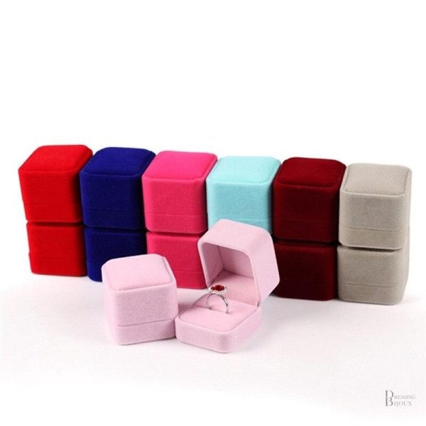 Écrin simple pour une bague élégante