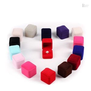 Écrin élégant pour bague de fiançailles