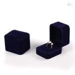 Boîte à bague petite et stylée